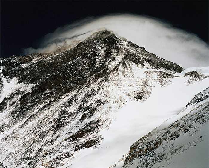 写真展『With the Whole Earth Below』開催